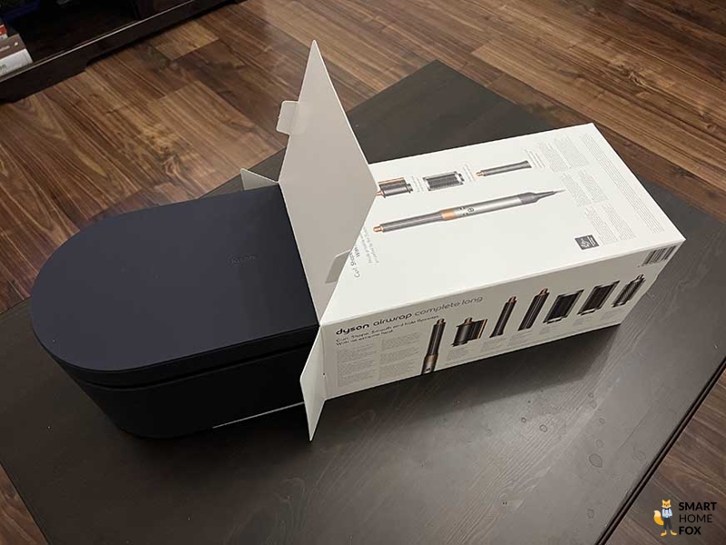 Коробка с Dyson Airwrap.